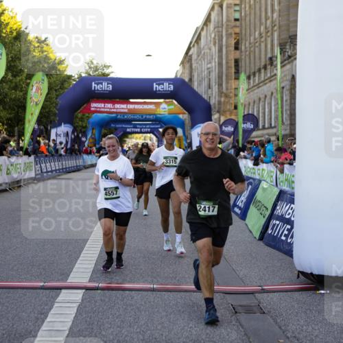 01.09.2024 - BARMER Alsterlauf Kathrin Stürmer Photography http://msf.ph/oto/6971403 01.09.2024 10:10:56 Ziel 2025, 2178, 2277, 2326, 2803, 3157, 3210, 3221, 3222, 3250, 3300, 3925, 3926, 4983, 8357, 2355, 2417, 2877, 2950, 3311, 3315, 3748, 4557, 8010, 8352 meine-sportfotos.de
