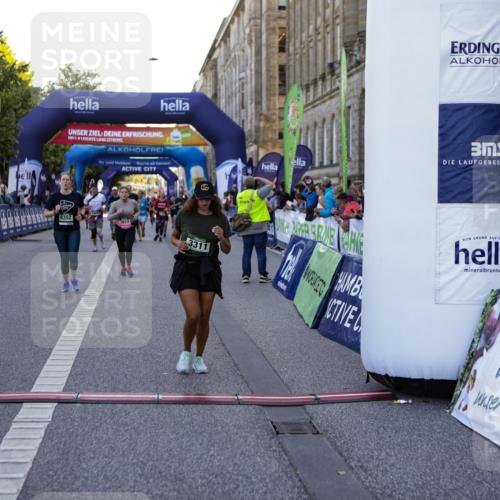 01.09.2024 - BARMER Alsterlauf Kathrin Stürmer Photography http://msf.ph/oto/6971408 01.09.2024 10:10:59 Ziel 2025, 2178, 2277, 2326, 2803, 3157, 3210, 3221, 3222, 3250, 3300, 3925, 3926, 4983, 8357, 2417, 2877, 2908, 2909, 3311, 3315, 4557, 4737, 4904, 4984, 8222, 8352 meine-sportfotos.de
