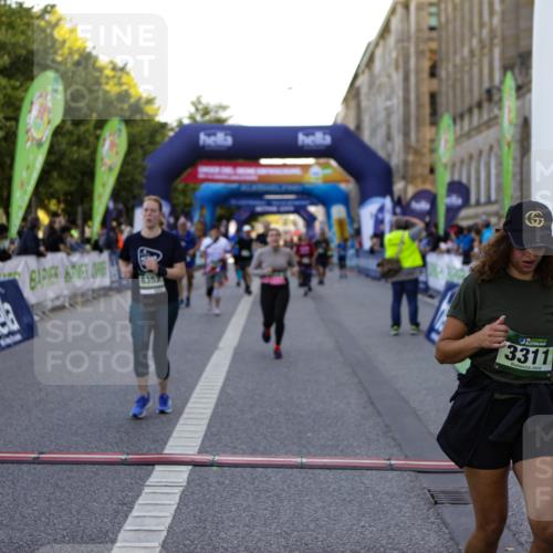 01.09.2024 - BARMER Alsterlauf Kathrin Stürmer Photography http://msf.ph/oto/6971411 01.09.2024 10:11:01 Ziel 2178, 2277, 2326, 2803, 3157, 3210, 3221, 3222, 3250, 3300, 3925, 3926, 4983, 8357, 2159, 2417, 2503, 2877, 2908, 2909, 3311, 3315, 3815, 4557, 4737, 4904, 4984, 8222, 8352 meine-sportfotos.de