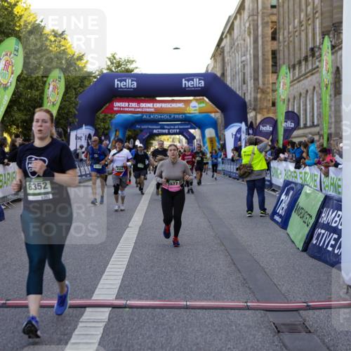 01.09.2024 - BARMER Alsterlauf Kathrin Stürmer Photography http://msf.ph/oto/6971412 01.09.2024 10:11:02 Ziel 2178, 2277, 2326, 2803, 3157, 3210, 3221, 3222, 3250, 3300, 3925, 3926, 4983, 8357, 2159, 2417, 2503, 2877, 2908, 2909, 3311, 3315, 3815, 4557, 4737, 4904, 4984, 8222, 8352 meine-sportfotos.de