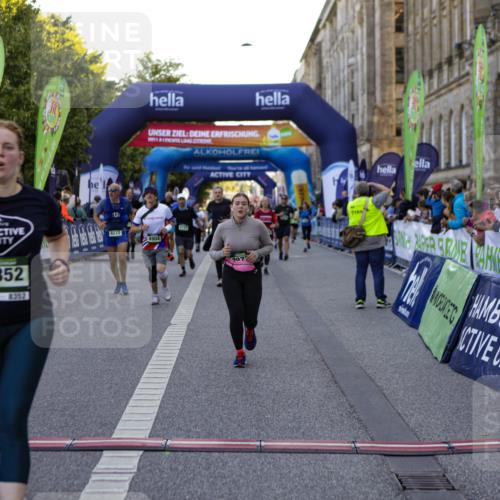01.09.2024 - BARMER Alsterlauf Kathrin Stürmer Photography http://msf.ph/oto/6971414 01.09.2024 10:11:02 Ziel 2178, 2277, 2326, 2803, 3157, 3210, 3221, 3222, 3250, 3300, 3925, 3926, 4983, 8357, 2159, 2417, 2503, 2877, 2908, 2909, 3311, 3315, 3815, 4557, 4737, 4904, 4984, 8222, 8352 meine-sportfotos.de