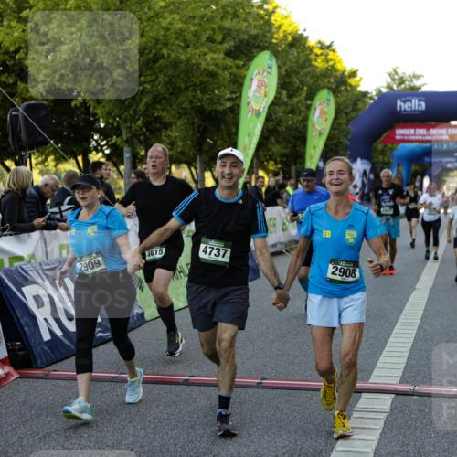 01.09.2024 - BARMER Alsterlauf Kathrin Stürmer Photography http://msf.ph/oto/6971422 01.09.2024 10:11:08 Ziel 2178, 2326, 3210, 3221, 3222, 3300, 3925, 2057, 2159, 2503, 2766, 2877, 2908, 2909, 2912, 3053, 3070, 3586, 3673, 3815, 4302, 4405, 4737, 4904, 4984, 5135, 8033, 8222, 8352, 8371 meine-sportfotos.de
