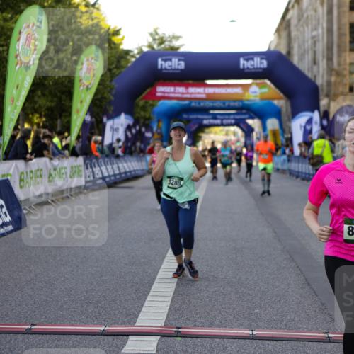 01.09.2024 - BARMER Alsterlauf Kathrin Stürmer Photography http://msf.ph/oto/6971431 01.09.2024 10:11:24 Ziel 2247, 3261, 3395, 3902, 3914, 4385, 4651, 4743, 2361, 2395, 2396, 2401, 3288, 3324, 4141, 4391, 4604, 4944, 8032, 8101, 8201 meine-sportfotos.de