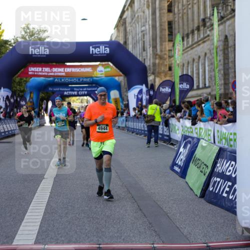 01.09.2024 - BARMER Alsterlauf Kathrin Stürmer Photography http://msf.ph/oto/6971438 01.09.2024 10:11:30 Ziel 2072, 2073, 2247, 3261, 3395, 3902, 3914, 4385, 4632, 4651, 4743, 5036, 2647, 2661, 2662, 3288, 3324, 3555, 3688, 4130, 4286, 4391, 4944, 8032, 8101 meine-sportfotos.de