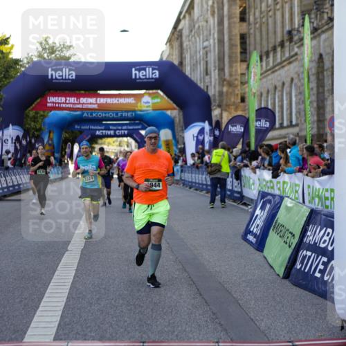 01.09.2024 - BARMER Alsterlauf Kathrin Stürmer Photography http://msf.ph/oto/6971439 01.09.2024 10:11:30 Ziel 2072, 2073, 2247, 3261, 3395, 3902, 3914, 4385, 4632, 4651, 4743, 5036, 2647, 2661, 2662, 3288, 3324, 3555, 3688, 4130, 4286, 4391, 4944, 8032, 8101 meine-sportfotos.de