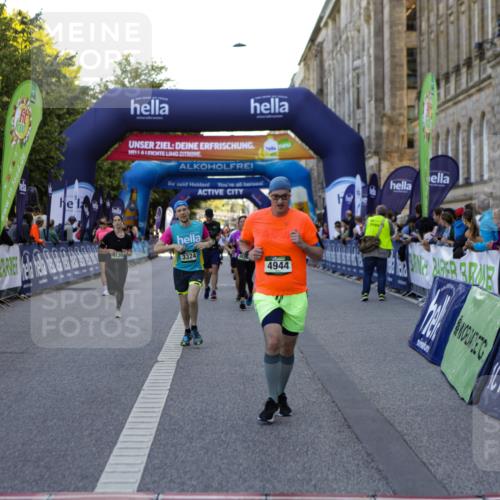 01.09.2024 - BARMER Alsterlauf Kathrin Stürmer Photography http://msf.ph/oto/6971440 01.09.2024 10:11:30 Ziel 2072, 2073, 2247, 3261, 3395, 3902, 3914, 4385, 4632, 4651, 4743, 5036, 2647, 2661, 2662, 3288, 3324, 3555, 3688, 4130, 4286, 4391, 4944, 8032, 8101 meine-sportfotos.de