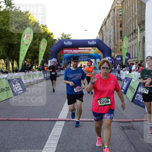 01.09.2024 - BARMER Alsterlauf Kathrin Stürmer Photography http://msf.ph/oto/6971466 01.09.2024 10:12:09 Ziel 2799, 2800, 3408, 3840, 8320, 2206, 2244, 2674, 2689, 3223, 3323, 3367, 3687, 3912, 4052, 4171, 4749, 4908, 4926, 5138, 8109 meine-sportfotos.de