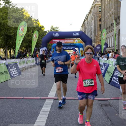 01.09.2024 - BARMER Alsterlauf Kathrin Stürmer Photography http://msf.ph/oto/6971467 01.09.2024 10:12:09 Ziel 2799, 2800, 3408, 3840, 8320, 2206, 2244, 2674, 2689, 3223, 3323, 3367, 3687, 3912, 4052, 4171, 4749, 4908, 4926, 5138, 8109 meine-sportfotos.de