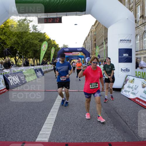 01.09.2024 - BARMER Alsterlauf Kathrin Stürmer Photography http://msf.ph/oto/6971471 01.09.2024 10:12:10 Ziel 2799, 2800, 3408, 3840, 8320, 2206, 2244, 2674, 2689, 3323, 3687, 3912, 4052, 4171, 4749, 4908, 4926, 5138, 8109 meine-sportfotos.de