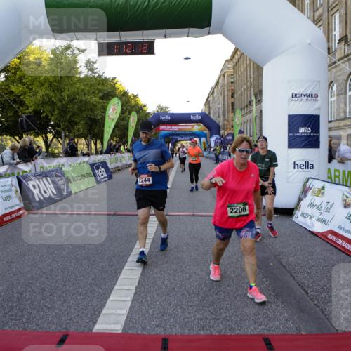 01.09.2024 - BARMER Alsterlauf Kathrin Stürmer Photography http://msf.ph/oto/6971472 01.09.2024 10:12:10 Ziel 2799, 2800, 3408, 3840, 8320, 2206, 2244, 2674, 2689, 3323, 3687, 3912, 4052, 4171, 4749, 4908, 4926, 5138, 8109 meine-sportfotos.de