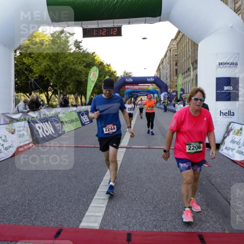 01.09.2024 - BARMER Alsterlauf Kathrin Stürmer Photography http://msf.ph/oto/6971474 01.09.2024 10:12:11 Ziel 2799, 2800, 3840, 8320, 2206, 2244, 2674, 2689, 3323, 3687, 3912, 4052, 4142, 4171, 4749, 4908, 4926, 5138, 8109 meine-sportfotos.de