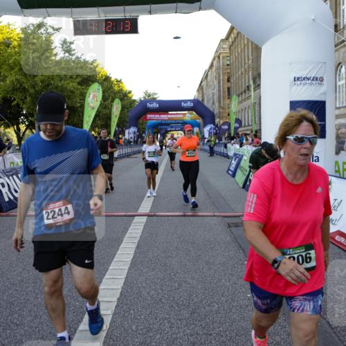 01.09.2024 - BARMER Alsterlauf Kathrin Stürmer Photography http://msf.ph/oto/6971476 01.09.2024 10:12:11 Ziel 2799, 2800, 3840, 8320, 2206, 2244, 2674, 2689, 3323, 3687, 3912, 4052, 4142, 4171, 4749, 4908, 4926, 5138, 8109 meine-sportfotos.de