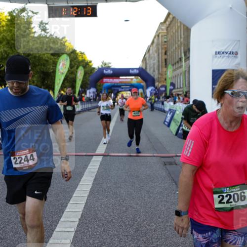 01.09.2024 - BARMER Alsterlauf Kathrin Stürmer Photography http://msf.ph/oto/6971477 01.09.2024 10:12:11 Ziel 2799, 2800, 3840, 8320, 2206, 2244, 2674, 2689, 3323, 3687, 3912, 4052, 4142, 4171, 4749, 4908, 4926, 5138, 8109 meine-sportfotos.de