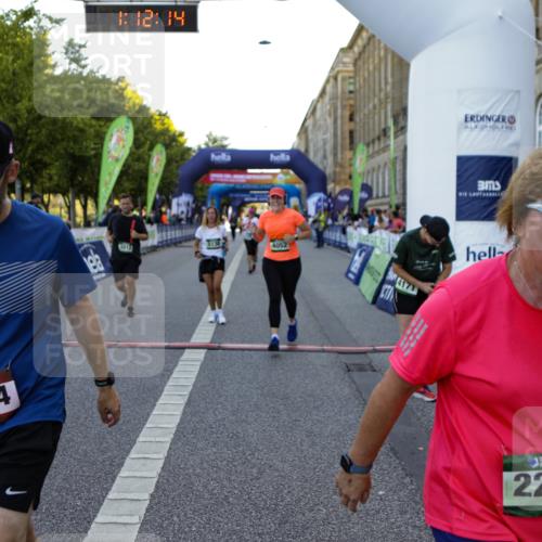 01.09.2024 - BARMER Alsterlauf Kathrin Stürmer Photography http://msf.ph/oto/6971478 01.09.2024 10:12:12 Ziel 2799, 2800, 3840, 2206, 2244, 2674, 2689, 3912, 4052, 4142, 4171, 4301, 4749, 4908, 5138, 8109 meine-sportfotos.de