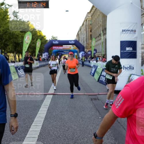 01.09.2024 - BARMER Alsterlauf Kathrin Stürmer Photography http://msf.ph/oto/6971479 01.09.2024 10:12:12 Ziel 2799, 2800, 3840, 2206, 2244, 2674, 2689, 3912, 4052, 4142, 4171, 4301, 4749, 4908, 5138, 8109 meine-sportfotos.de