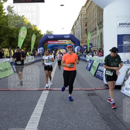 01.09.2024 - BARMER Alsterlauf Kathrin Stürmer Photography http://msf.ph/oto/6971481 01.09.2024 10:12:12 Ziel 2799, 2800, 3840, 2206, 2244, 2674, 2689, 3912, 4052, 4142, 4171, 4301, 4749, 4908, 5138, 8109 meine-sportfotos.de