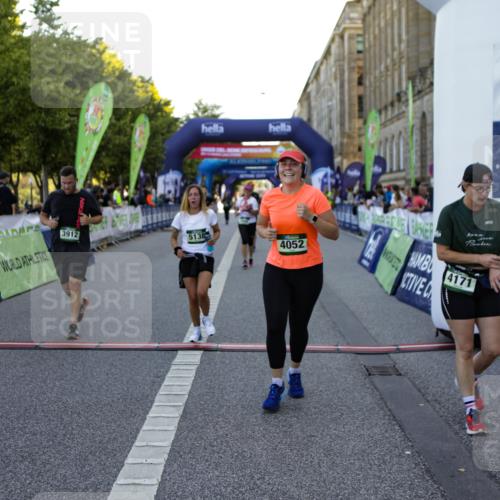 01.09.2024 - BARMER Alsterlauf Kathrin Stürmer Photography http://msf.ph/oto/6971482 01.09.2024 10:12:12 Ziel 2799, 2800, 3840, 2206, 2244, 2674, 2689, 3912, 4052, 4142, 4171, 4301, 4749, 4908, 5138, 8109 meine-sportfotos.de