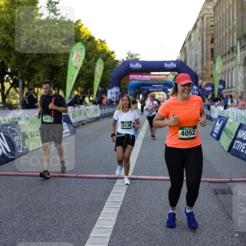 01.09.2024 - BARMER Alsterlauf Kathrin Stürmer Photography http://msf.ph/oto/6971484 01.09.2024 10:12:13 Ziel 2799, 2800, 2206, 2244, 3912, 4052, 4142, 4171, 4301, 4749, 4908, 5138, 8109 meine-sportfotos.de