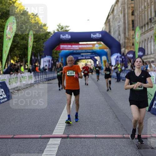 01.09.2024 - BARMER Alsterlauf Kathrin Stürmer Photography http://msf.ph/oto/6971502 01.09.2024 10:12:20 Ziel 4878, 5120, 8310, 2245, 3470, 4142, 4301, 4749, 4908, 5310, 8109, 8190 meine-sportfotos.de