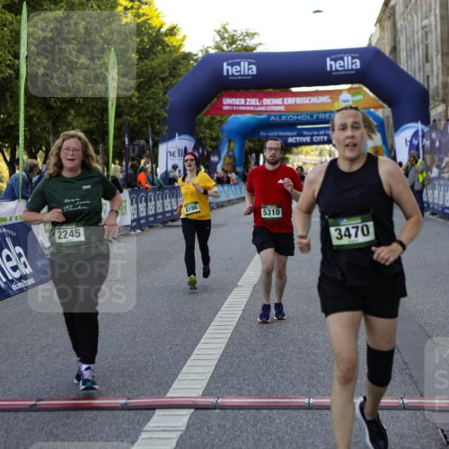 01.09.2024 - BARMER Alsterlauf Kathrin Stürmer Photography http://msf.ph/oto/6971511 01.09.2024 10:12:25 Ziel 3174, 3304, 4878, 5120, 8310, 2245, 3470, 3504, 3883, 4032, 4142, 4301, 5147, 5310, 8190 meine-sportfotos.de