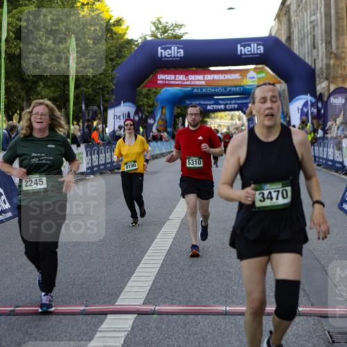 01.09.2024 - BARMER Alsterlauf Kathrin Stürmer Photography http://msf.ph/oto/6971512 01.09.2024 10:12:25 Ziel 3174, 3304, 4878, 5120, 8310, 2245, 3470, 3504, 3883, 4032, 4142, 4301, 5147, 5310, 8190 meine-sportfotos.de