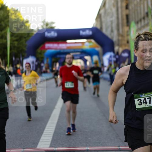 01.09.2024 - BARMER Alsterlauf Kathrin Stürmer Photography http://msf.ph/oto/6971515 01.09.2024 10:12:26 Ziel 3174, 3304, 4878, 5120, 8310, 2245, 3470, 3504, 3587, 3883, 4032, 4142, 4301, 5147, 5310, 8190 meine-sportfotos.de