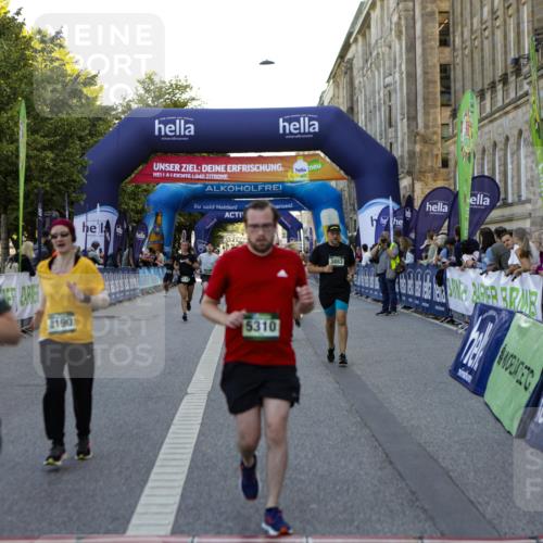 01.09.2024 - BARMER Alsterlauf Kathrin Stürmer Photography http://msf.ph/oto/6971517 01.09.2024 10:12:26 Ziel 3174, 3304, 4878, 5120, 8310, 2245, 3470, 3504, 3587, 3883, 4032, 4142, 4301, 5147, 5310, 8190 meine-sportfotos.de