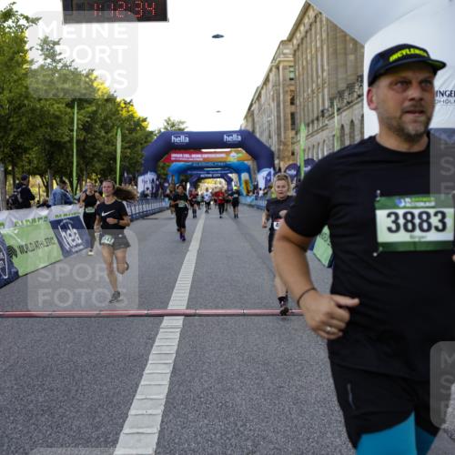 01.09.2024 - BARMER Alsterlauf Kathrin Stürmer Photography http://msf.ph/oto/6971529 01.09.2024 10:12:33 Ziel 3174, 3304, 4878, 5120, 8310, 2282, 2942, 3107, 3504, 3587, 3752, 3883, 3950, 4032, 4446, 5147, 5310, 8190 meine-sportfotos.de