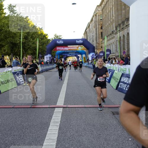 01.09.2024 - BARMER Alsterlauf Kathrin Stürmer Photography http://msf.ph/oto/6971530 01.09.2024 10:12:33 Ziel 3174, 3304, 4878, 5120, 8310, 2282, 2942, 3107, 3504, 3587, 3752, 3883, 3950, 4032, 4446, 5147, 5310, 8190 meine-sportfotos.de
