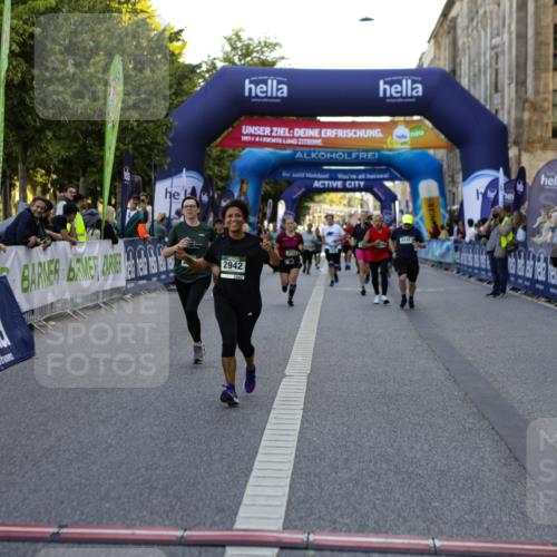 01.09.2024 - BARMER Alsterlauf Kathrin Stürmer Photography http://msf.ph/oto/6971535 01.09.2024 10:12:34 Ziel 3174, 3304, 4878, 5120, 8310, 2282, 2290, 2942, 3107, 3504, 3587, 3752, 3883, 3950, 4032, 4446, 5147, 8190 meine-sportfotos.de