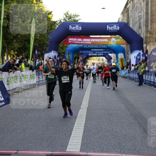01.09.2024 - BARMER Alsterlauf Kathrin Stürmer Photography http://msf.ph/oto/6971536 01.09.2024 10:12:34 Ziel 3174, 3304, 4878, 5120, 8310, 2282, 2290, 2942, 3107, 3504, 3587, 3752, 3883, 3950, 4032, 4446, 5147, 8190 meine-sportfotos.de