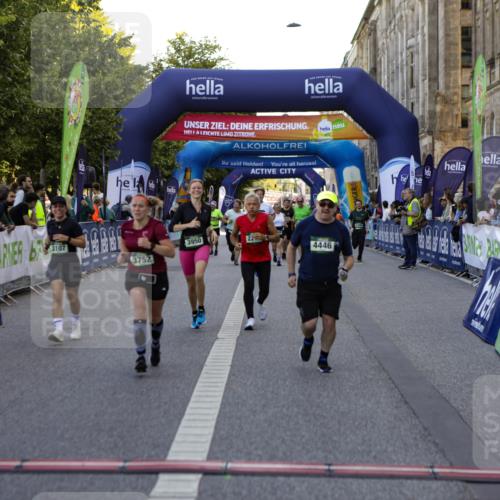 01.09.2024 - BARMER Alsterlauf Kathrin Stürmer Photography http://msf.ph/oto/6971550 01.09.2024 10:12:39 Ziel 2138, 3174, 3304, 3340, 5120, 2282, 2289, 2290, 2942, 3107, 3587, 3752, 3950, 4032, 4220, 4446, 5081, 5096, 5147, 5296, 8062 meine-sportfotos.de
