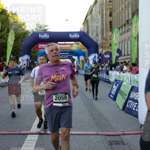 01.09.2024 - BARMER Alsterlauf Kathrin Stürmer Photography http://msf.ph/oto/6971560 01.09.2024 10:12:55 Ziel 2138, 2597, 2598, 2995, 3340, 3660, 4090, 2059, 3134, 3275, 3722, 3817, 3909, 3992, 4068, 4070, 4133, 4225, 4287, 4322, 4665, 4759, 4771, 4941, 4945, 4989, 5111 meine-sportfotos.de