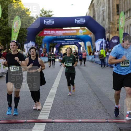 01.09.2024 - BARMER Alsterlauf Kathrin Stürmer Photography http://msf.ph/oto/6971561 01.09.2024 10:13:01 Ziel 2597, 2598, 2995, 3660, 4090, 2259, 3134, 3742, 3817, 3909, 3992, 4127, 4133, 4145, 4214, 4225, 4322, 4582, 4941, 4989 meine-sportfotos.de