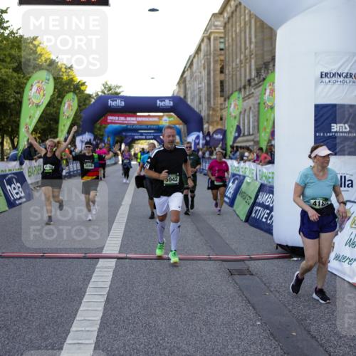 01.09.2024 - BARMER Alsterlauf Kathrin Stürmer Photography http://msf.ph/oto/6971565 01.09.2024 10:13:20 Ziel 2794, 2898, 3482, 3837, 2786, 2888, 3195, 3196, 3239, 3276, 3562, 3619, 3728, 3886, 3994, 4184, 4603, 4825, 5042, 8199, 8289, 8290 meine-sportfotos.de
