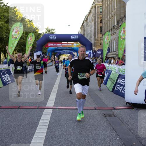 01.09.2024 - BARMER Alsterlauf Kathrin Stürmer Photography http://msf.ph/oto/6971567 01.09.2024 10:13:20 Ziel 2794, 2898, 3482, 3837, 2786, 2888, 3195, 3196, 3239, 3276, 3562, 3619, 3728, 3886, 3994, 4184, 4603, 4825, 5042, 8199, 8289, 8290 meine-sportfotos.de