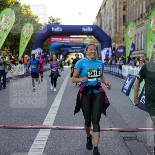 01.09.2024 - BARMER Alsterlauf Kathrin Stürmer Photography http://msf.ph/oto/6971571 01.09.2024 10:13:23 Ziel 2794, 3482, 3837, 8188, 2786, 2838, 2839, 2888, 3239, 3562, 3619, 3728, 3886, 3994, 4184, 4603, 4825, 5042, 8199, 8289, 8290 meine-sportfotos.de