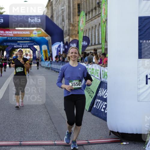 01.09.2024 - BARMER Alsterlauf Kathrin Stürmer Photography http://msf.ph/oto/6971593 01.09.2024 10:13:41 Ziel 2273, 2743, 3127, 3993, 4527, 8188, 8247, 2163, 2420, 2785, 2830, 2837, 3129, 3550, 3621, 4079, 4778, 4937, 4947, 8344, 8348 meine-sportfotos.de
