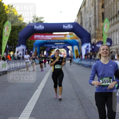 01.09.2024 - BARMER Alsterlauf Kathrin Stürmer Photography http://msf.ph/oto/6971595 01.09.2024 10:13:41 Ziel 2273, 2743, 3127, 3993, 4527, 8188, 8247, 2163, 2420, 2785, 2830, 2837, 3129, 3550, 3621, 4079, 4778, 4937, 4947, 8344, 8348 meine-sportfotos.de
