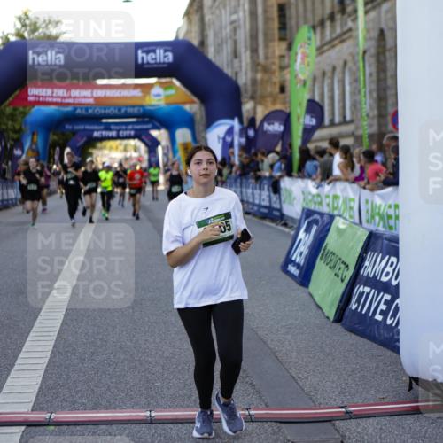 01.09.2024 - BARMER Alsterlauf Kathrin Stürmer Photography http://msf.ph/oto/6971611 01.09.2024 10:13:51 Ziel 2201, 2240, 2743, 3127, 3993, 4527, 8291, 2837, 3040, 3129, 3188, 3361, 3505, 3616, 4079, 4121, 4122, 4947, 8344, 8348 meine-sportfotos.de