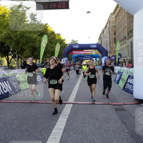 01.09.2024 - BARMER Alsterlauf Kathrin Stürmer Photography http://msf.ph/oto/6971621 01.09.2024 10:13:58 Ziel 2201, 2240, 2365, 3993, 4044, 8291, 2094, 2154, 2750, 2802, 3040, 3116, 3188, 3361, 3494, 3505, 3572, 3616, 3818, 4121, 4122 meine-sportfotos.de