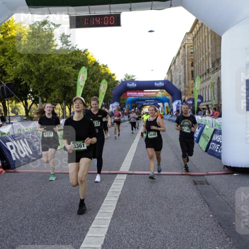 01.09.2024 - BARMER Alsterlauf Kathrin Stürmer Photography http://msf.ph/oto/6971623 01.09.2024 10:13:58 Ziel 2201, 2240, 2365, 3993, 4044, 8291, 2094, 2154, 2750, 2802, 3040, 3116, 3188, 3361, 3494, 3505, 3572, 3616, 3818, 4121, 4122 meine-sportfotos.de