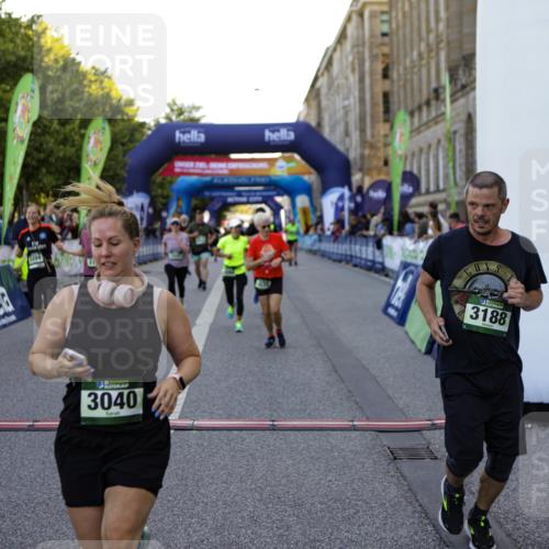 01.09.2024 - BARMER Alsterlauf Kathrin Stürmer Photography http://msf.ph/oto/6971629 01.09.2024 10:14:00 Ziel 2201, 2240, 2365, 4044, 8291, 2094, 2154, 2474, 2750, 2802, 3040, 3116, 3188, 3361, 3494, 3572, 3616, 3708, 3818, 4121, 4122, 5063 meine-sportfotos.de
