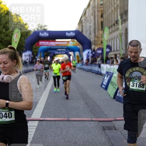 01.09.2024 - BARMER Alsterlauf Kathrin Stürmer Photography http://msf.ph/oto/6971630 01.09.2024 10:14:00 Ziel 2201, 2240, 2365, 4044, 8291, 2094, 2154, 2474, 2750, 2802, 3040, 3116, 3188, 3361, 3494, 3572, 3616, 3708, 3818, 4121, 4122, 5063 meine-sportfotos.de