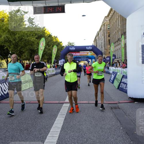 01.09.2024 - BARMER Alsterlauf Kathrin Stürmer Photography http://msf.ph/oto/6971647 01.09.2024 10:14:12 Ziel 2365, 2859, 4044, 5069, 2154, 2474, 2569, 2651, 3099, 3159, 3708, 3709, 3818, 4062, 4063, 4307, 4953, 4954, 5063, 8284, 8285 meine-sportfotos.de