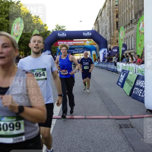 01.09.2024 - BARMER Alsterlauf Kathrin Stürmer Photography http://msf.ph/oto/6971658 01.09.2024 10:14:20 Ziel 2859, 5069, 2033, 2500, 2550, 2569, 2637, 2651, 2988, 2989, 3099, 3159, 3709, 4307, 4953, 4954, 5273 meine-sportfotos.de