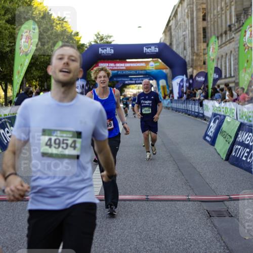 01.09.2024 - BARMER Alsterlauf Kathrin Stürmer Photography http://msf.ph/oto/6971660 01.09.2024 10:14:20 Ziel 2859, 5069, 2033, 2500, 2550, 2569, 2637, 2651, 2988, 2989, 3099, 3159, 3709, 4307, 4953, 4954, 5273 meine-sportfotos.de