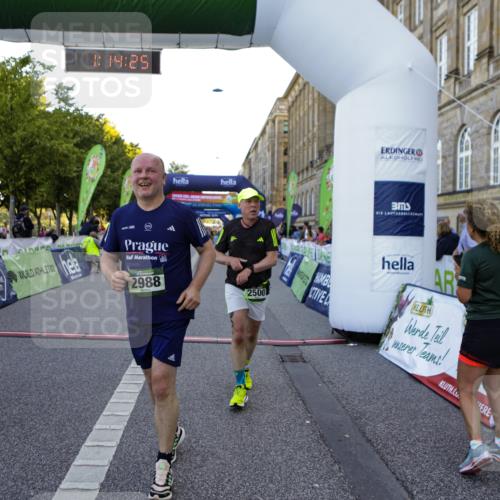 01.09.2024 - BARMER Alsterlauf Kathrin Stürmer Photography http://msf.ph/oto/6971669 01.09.2024 10:14:23 Ziel 2859, 5069, 2033, 2500, 2550, 2569, 2585, 2586, 2637, 2988, 2989, 3099, 3709, 4307, 4449, 4953, 4954, 5273 meine-sportfotos.de