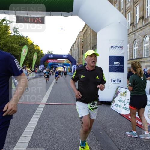 01.09.2024 - BARMER Alsterlauf Kathrin Stürmer Photography http://msf.ph/oto/6971673 01.09.2024 10:14:24 Ziel 2859, 2033, 2500, 2550, 2569, 2585, 2586, 2637, 2988, 2989, 3099, 3709, 4307, 4449, 4953, 4954, 5218, 5273 meine-sportfotos.de