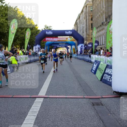 01.09.2024 - BARMER Alsterlauf Kathrin Stürmer Photography http://msf.ph/oto/6971675 01.09.2024 10:14:25 Ziel 2859, 2033, 2500, 2550, 2569, 2585, 2586, 2637, 2988, 2989, 4449, 4516, 4953, 4954, 5218, 5273 meine-sportfotos.de